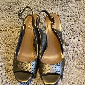 ANA  a new approach, gold in color, size 8.